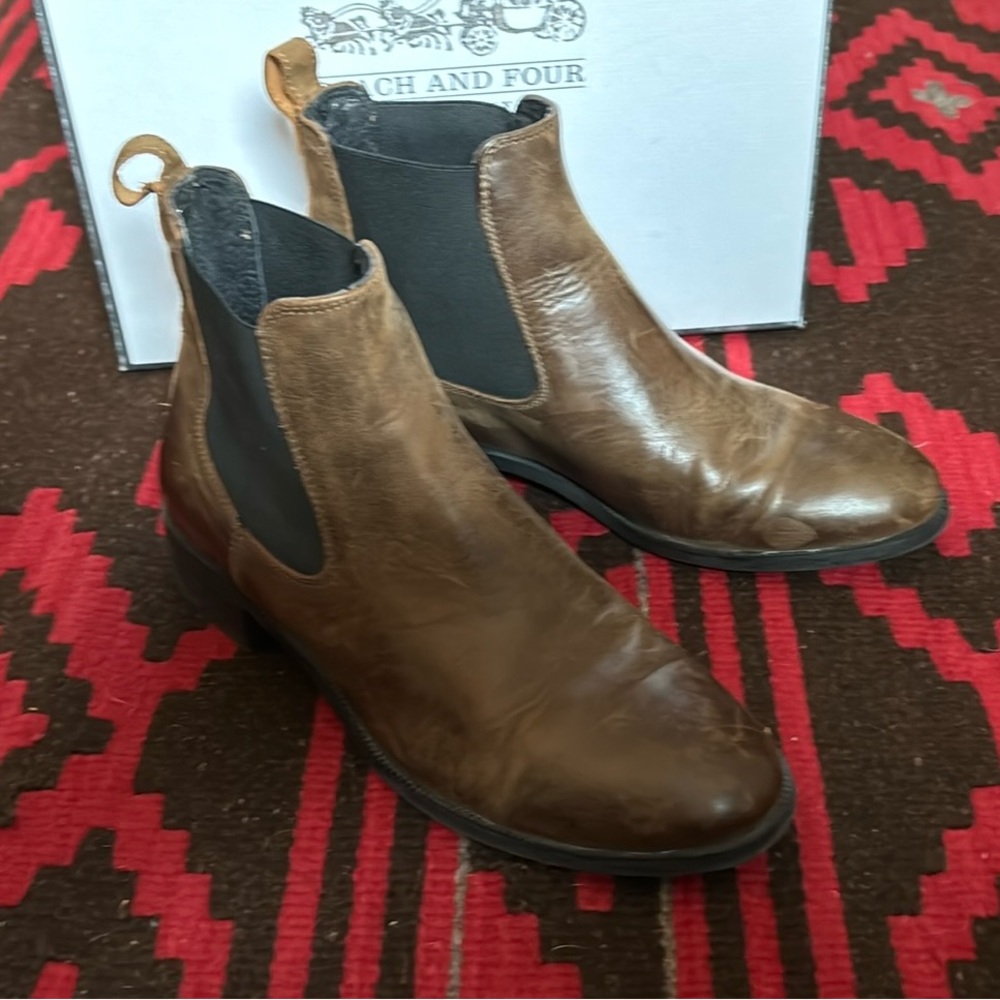 Women’s Coach and Four Isetta vintage colored leather Chelsea boot in size 7